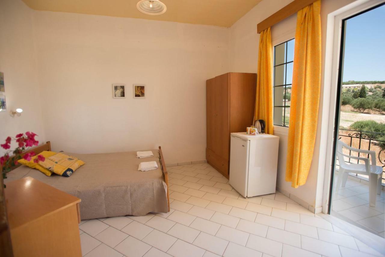 Kazakis Nikos Rooms Pitsidia Habitación foto